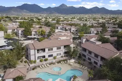 Image de Desert Modern Condo 15 minutes from Old Town, hiking trails and more!