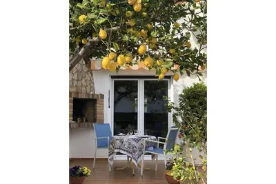 Maison de charme rénovée - 4 mn à pieds plage Grifeu - Très beau jardin-Parking