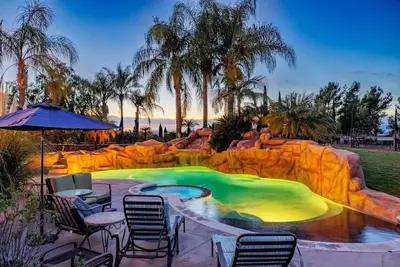 Image de 15% Off Aug Dates - Stunning Amenities, Pool, Spa, Views!