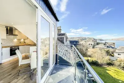 The Penthouse, Beautiful sea views, Centre of Oban
