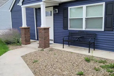 Image de No Chores, Freshly renovated house with private parking, yard