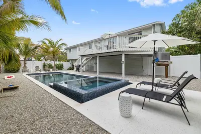 Image de Gorgeous home with secluded backyard oasis!