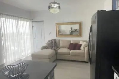 Image de Lovely 2 bed with a beach view.