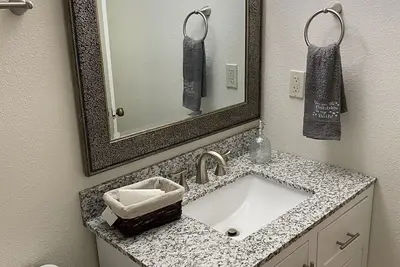 Image de Soak up Modern Charm in this centrally located Townhouse