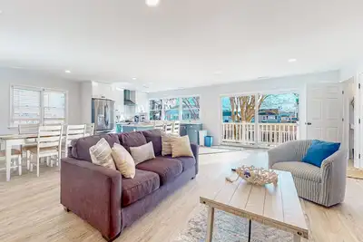 Image de Town of South Bethany renovated canal-front home with private dock & firepit