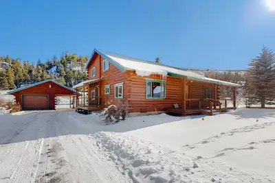 Image de Relaxing mountain home, huge deck with great views and large private yard
