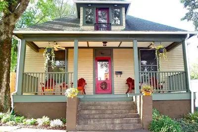 Image de Jennings · Downtown Knox! Walk to Food & Drinks + Fire Pit