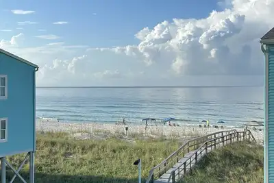 Image de Stunning Retreat Steps from the Beach!