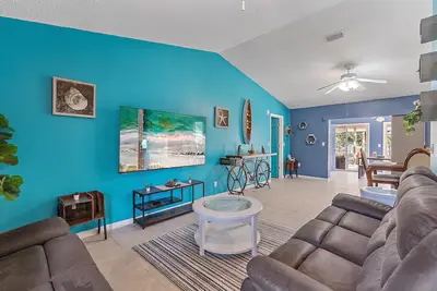 Image de House with outdoor pool and canal with access to the ocean, kayaks, bicycles