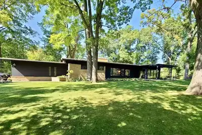 Image de Riverview An Exceptional Mid Century Modern Home