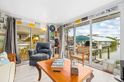 Image de Waterfront home with kayaks, washer/dryer & fast WiFi