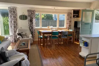 Image de Classic Kiwi Bach in prime location