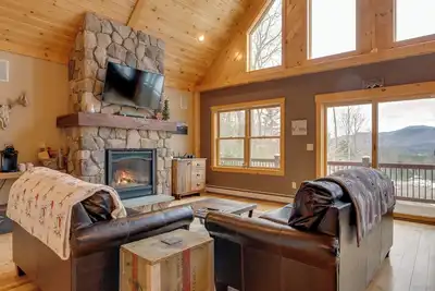 Image de Spacious Cabin: 10 Mi to Sunday River Skiing!