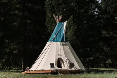 Image de Yellowstone Family Tipi sleeps 7, w/ 1 king