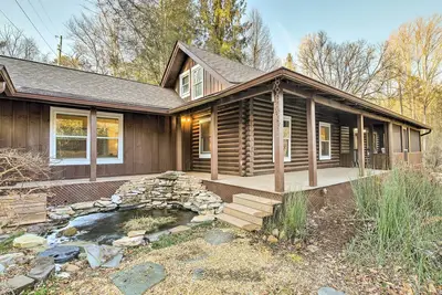 Image de Pet-Friendly Gatlinburg Cabin w/ Hot Tub!