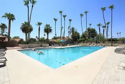 Image de Swim, Hike, Golf, Shop, Views, Front 5th green  McCormick Ranch. Remodeled