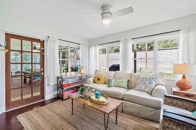 Image de Spacious Modern Madeira Beach Home 4b - 2ba
