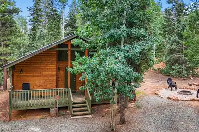 Image de Lovely Log Cabin with Views and Fire Pit!