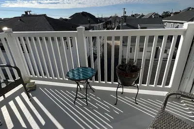 Image de SunnyBoy Beach House, a few steps to everything at the shore!