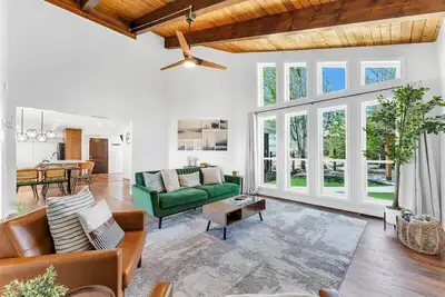 Image de Reno Retreat - 3br Oasis w Swim Spa, Hot Tub