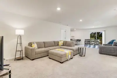 Image de Bright and Spacious 4 Bed/2 Bath