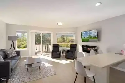 Image de Bright Condo With Views & Easy Access to Cda River. Minutes From Gondola!