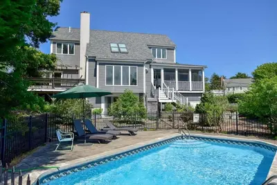 Image de Stunning Home with In-Ground Pool!