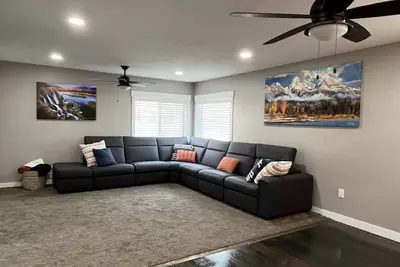 Image de Southfork home  sleeps 12 private setting w\/ hot tub