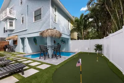 Image de Turtle Tyme 2: 1. 5 blocks to beach! Private Pool, 3 Putting Greens by Anna Maria Life
