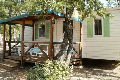Image de Mobilheim Komfort 26m2 (2 Schlafzimmer) + ĂĽberdachte Terrasse 10m2 4 Personen