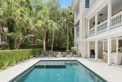Image de Beautiful  6br/6ba Home w/ Resort Style Pool, Cabana Bar and Guest House!