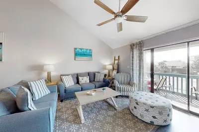 Image de Incredible condo with pool, patio, tennis court, washer/dryer, & central Ac