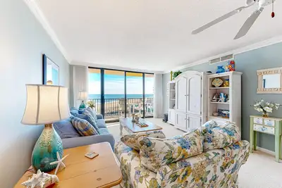 Image de Sea Colony luxurious condo with beach views, balcony, 12 pools, gym, W/D, Ac