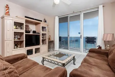 Image de Enjoys Direct Views of the Emerald Coast! Hosted by Scenic Stays!