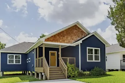 Image de 3br Great Bungalow 1751! Medical Center, Stadiums!