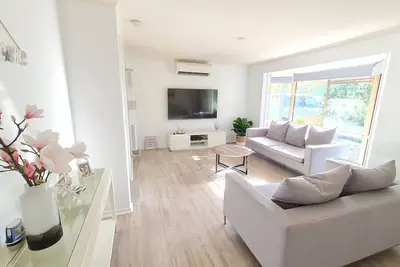 Image de Caplesound Beach house 5 min walk to the beach and shops
