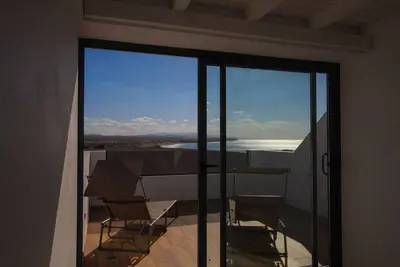 Image de Romantic Penthouse, breathtaking ocean views, beachfront