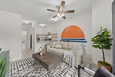 Image de Lovely, Private Home in Pcb! Fully fenced yard, steps to the beach!