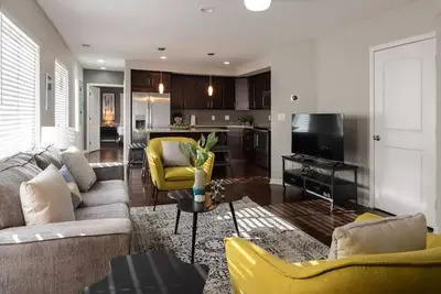 Image de Stylish 2br near it all