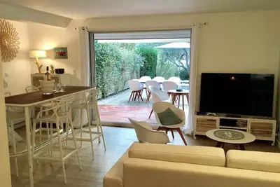 Image de Maison 2 à 6 adultes prox place des Lices et plage à côté, piscine, 2 parkings