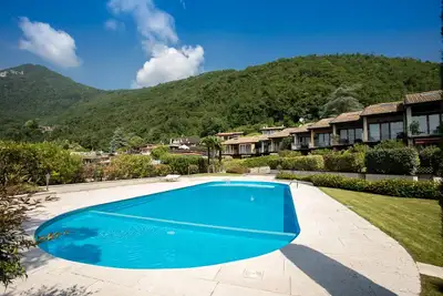 Image de Little terraced house on the green hills above Salò - Red House