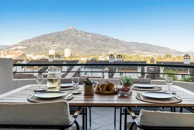 Image de Boho-chic duplex: perfect location, stunning view