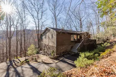 Serenity Now |Screen Porch | Fire Pit | Sleeps 6