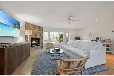 Image de Secluded Open Springs Harborside