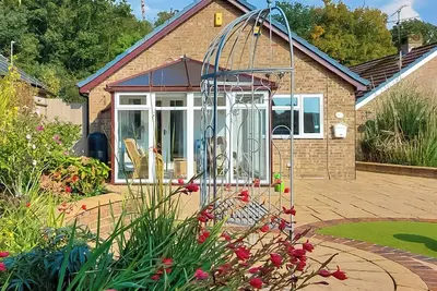 Image de A spacious and well presented bungalow with amazing views over Berkshire.