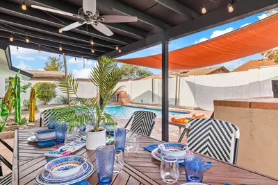 Image de Modern tropical retreat w/ private pool, large yard, outdoor games, central A/C