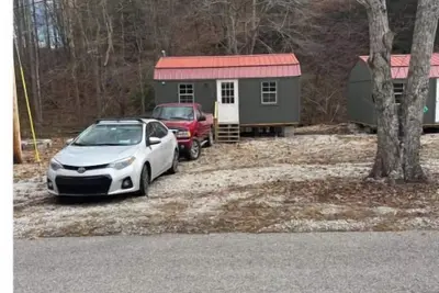 Image de Cardinal Cabin Near Hatfield McCoy Ivy Branch Trails