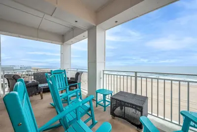 Image de The Time of Your Life Awaits at Dolphin Time-Oceanfront