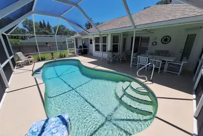 Image de 🍹🌞 Coastal Retreat! Heated Pool, Boat\/Rv Parking Double Lot, 3 miles to Beach!