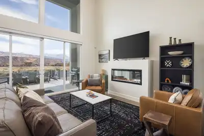 Image de Magnificent 4 bedroom New home with views minutes from Arches